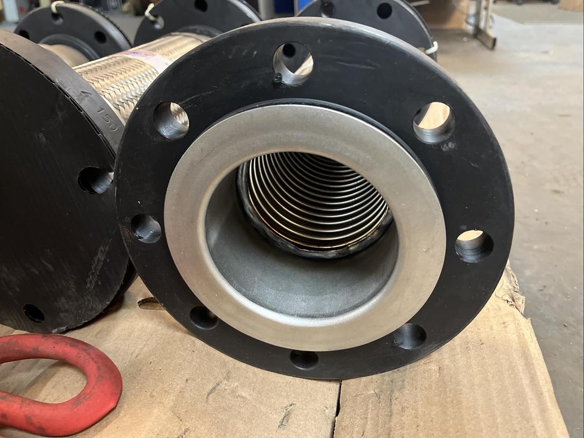 HM HOSE MASTER,4"X18",FLEXIBLE METAL HOSE WITH FLANGES