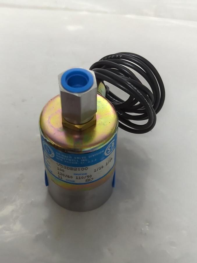 Used SKINNER VALVE,V53DB2100,SOLENOID VALVE 100 PSI 120/110V 11 WATTS PRE-OWNED