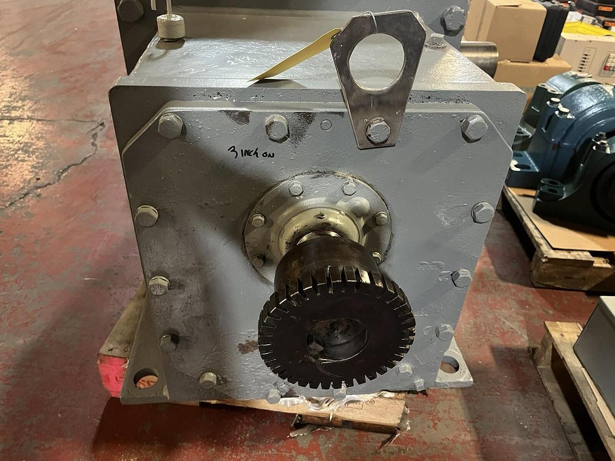 Used FALK,1090FCB3A,ENCLOSED GEAR DRIVE RATIO 21.03 125HP 1750RPM