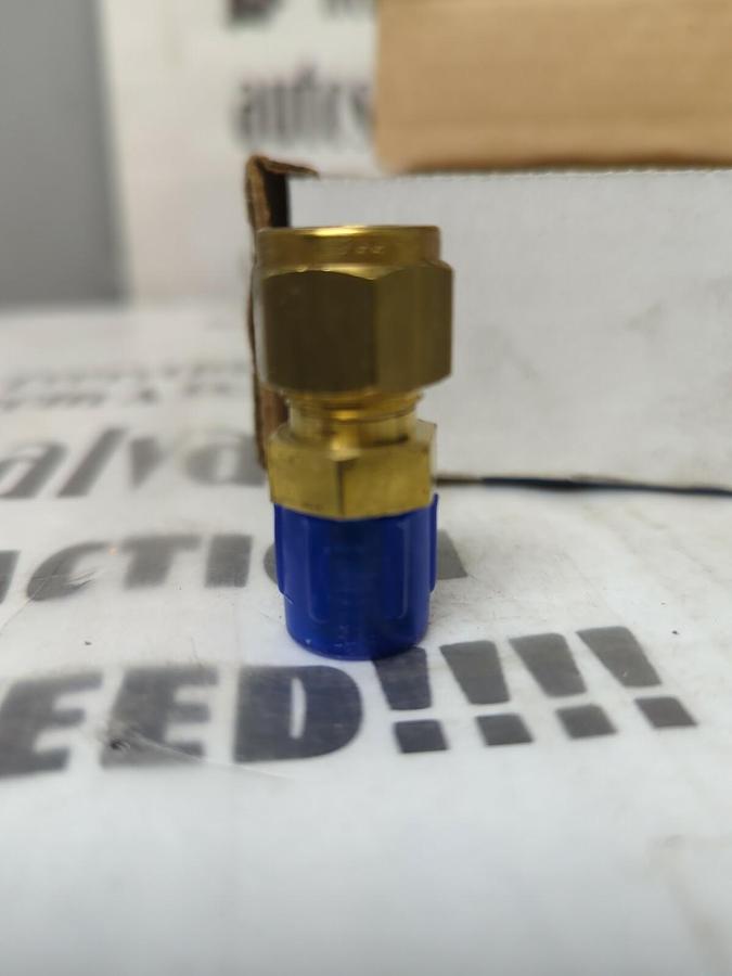 TYLOK,B-6-DMC-4,1/4 IN X 3/8 IN BRASS REDUCING CONNECTORS LOT OF 12 NOS