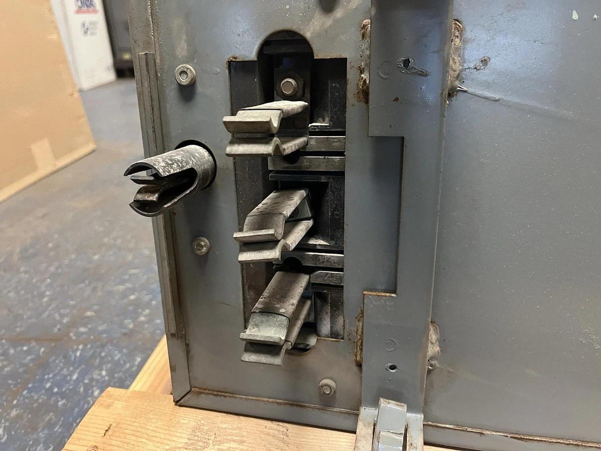 Used WESTINGHOUSE,DE-ION SWITCH BUSWAY BUS PLUG 200AMP 480/277V 3PH see desc