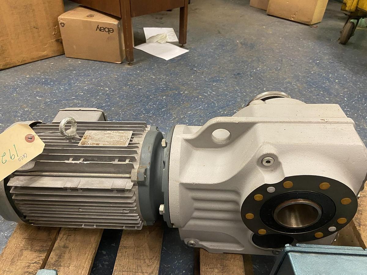 Sew Eurodrive,KT77/T-DRN100L4/DH,Gearmotor 5Hp Ratio 17.87 Output 98RPM