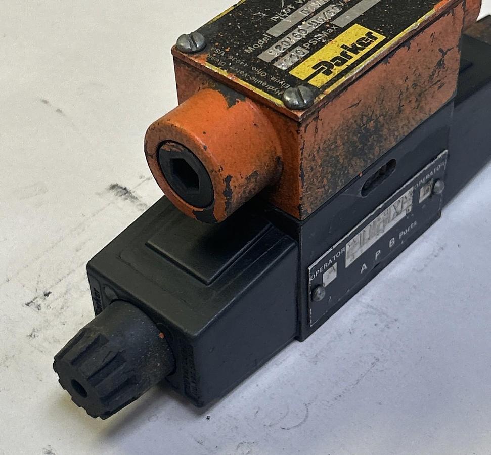 Used PARKER,D1VWS0Y59,DIRECTIONAL CONTROL VALVE 5000 PSI 110/120V
