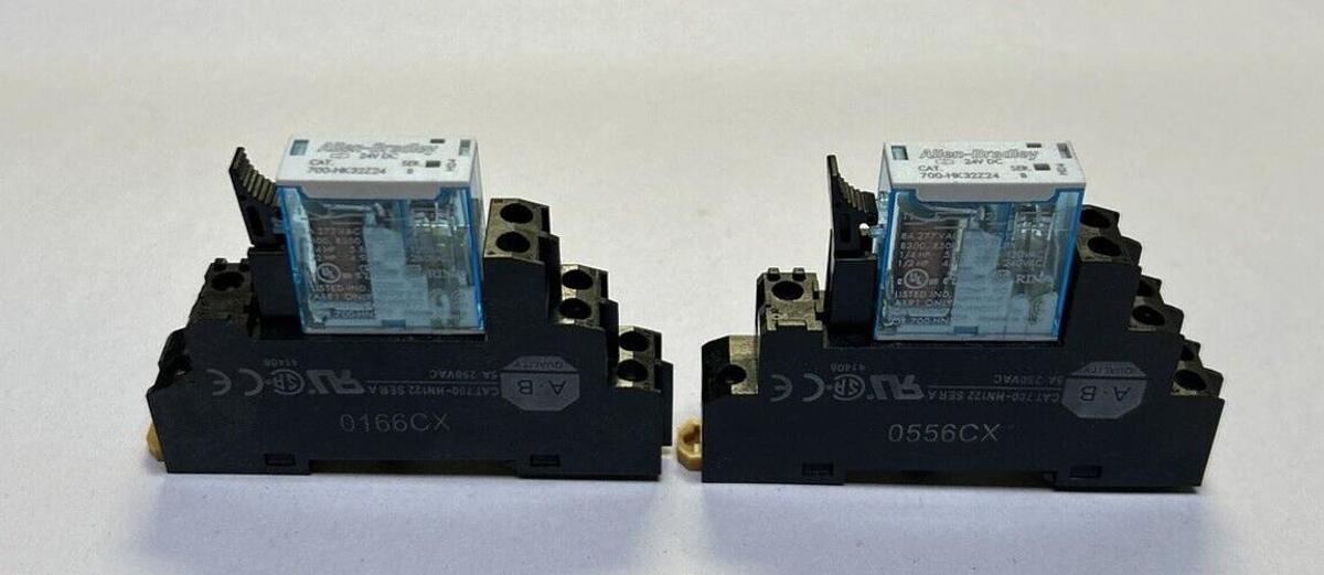 Used ALLEN BRADLEY,700-HN122,RELAY SOCKET W/ 700-HK32Z24 RELAY LOT OF 2