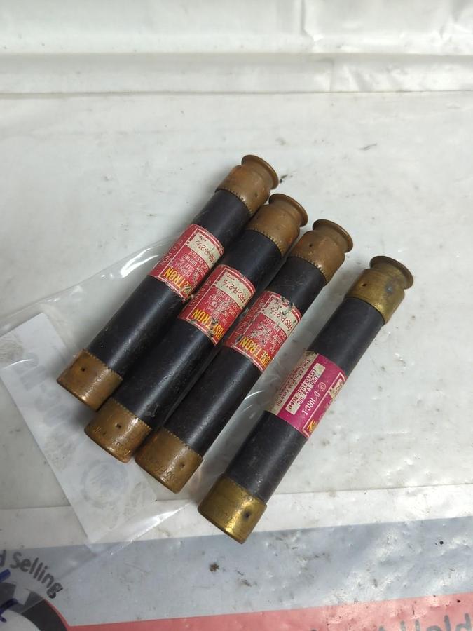 Used COOPER BUSSMANN,FRS-R-2-1/2,FUSETRON 2-1/2 AMP FUSE LOT OF 4 PRE-OWNED