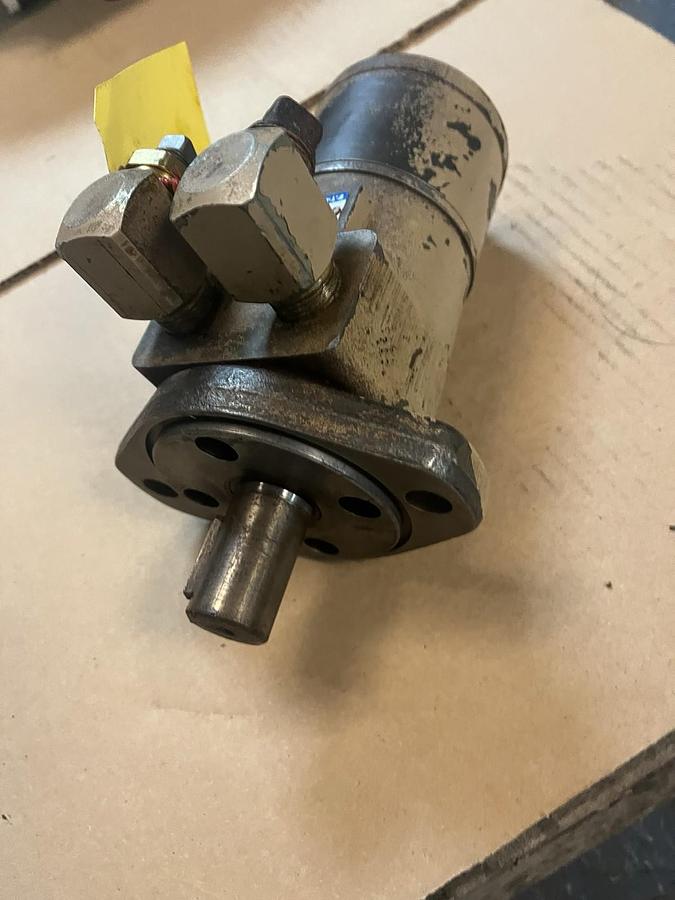 Used CHAR-LYNN,101-1032-007,ORBITAL HYDRAULIC MOTOR
