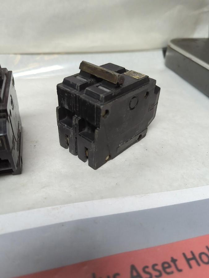 Used GENERAL ELECTRIC,60 AMP,CIRCUIT BREAKER INTERNAL TRIP 2-POLE LOT OF 2 PRE-OWNED