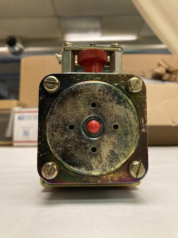 Square D,Class 9050, Type C0-1E Series D Timing Relay