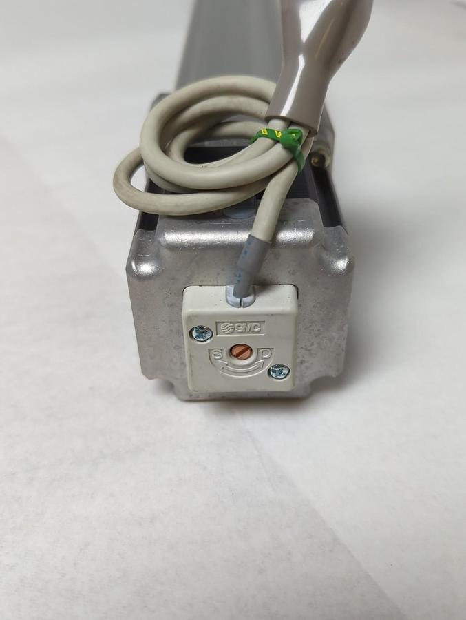 Used SMC,LEY32DA-500-S3CE18,ROD TYPE ACTUATOR CLASS 2 32MM BORE 500MM STROKE