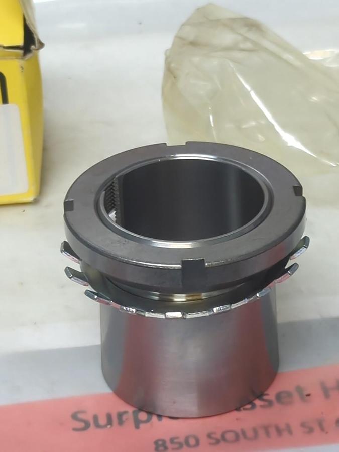 NSK,SNW111X1-15/16,BEARING ADAPTER 1-15/16 INCH NOS