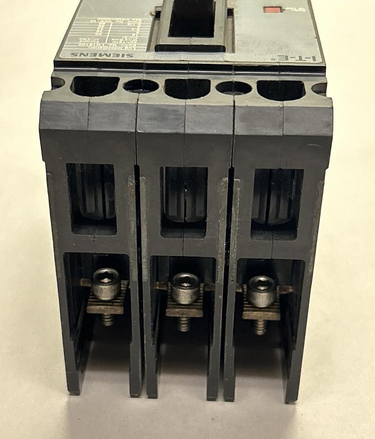 Used SIEMENS,ED23B030,CIRCUIT BREAKER 30A 240V