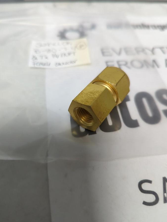 SWAGELOK,B-810-7-4,1/2T X 1/4FNPT FEMALE CONNECTOR NOS