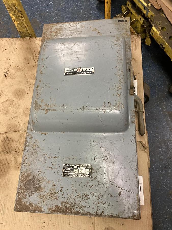 Used Trumbull Electric,72364VT,Enclosed Disconnect Switch 200 Amp