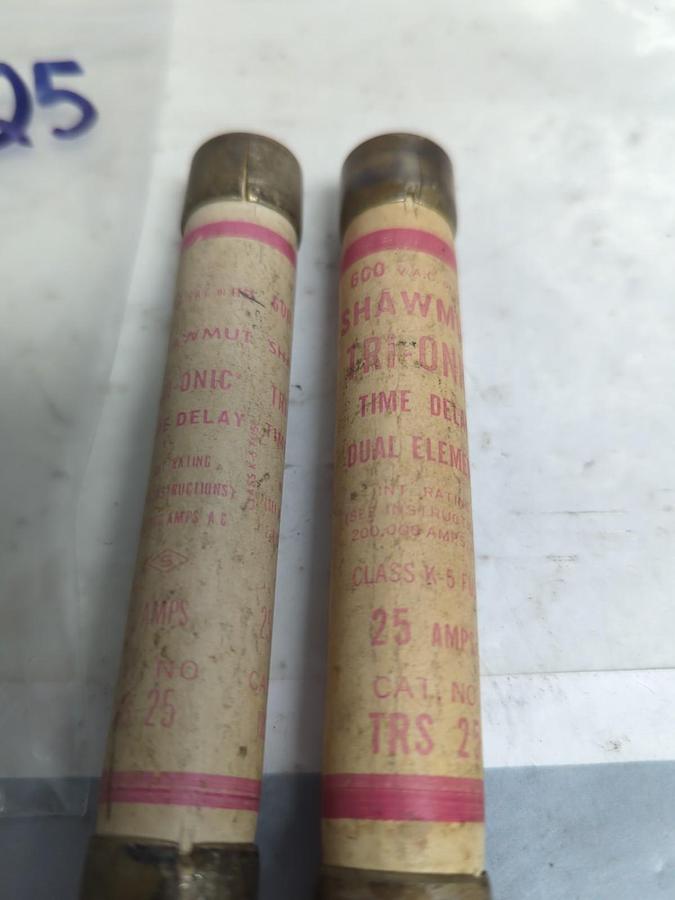 Used GOULD SHAWMUT,TRS25,TRI-ONIC 25 AMP FUSE LOT OF 2 PRE-OWNED