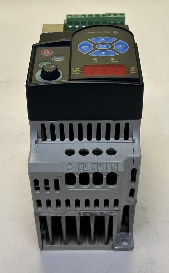 Used ALLEN BRADLEY,22F-D2P5N103,POWER FLEX AC DRIVE VFD 1HP 480V
