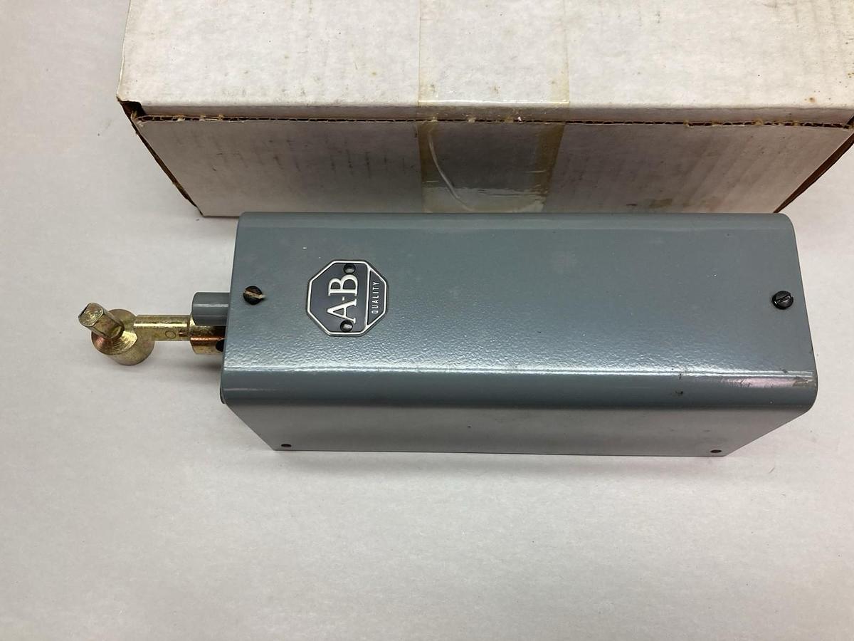 Allen-Bradley,876463,Pneumatic Timing Relay