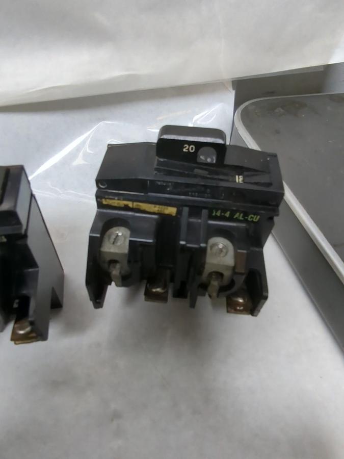 Used BARRY BRO. ELECTRIC,P4220, CIRCUIT BREAKER 20 AMP 2-POLE LOT OF 4 PRE-OWNED