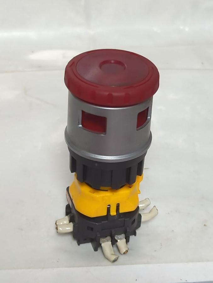 Used IDEC,XN4E-TL,EMERGENCY STOP SWITCH/BUTTON PRE-OWNED