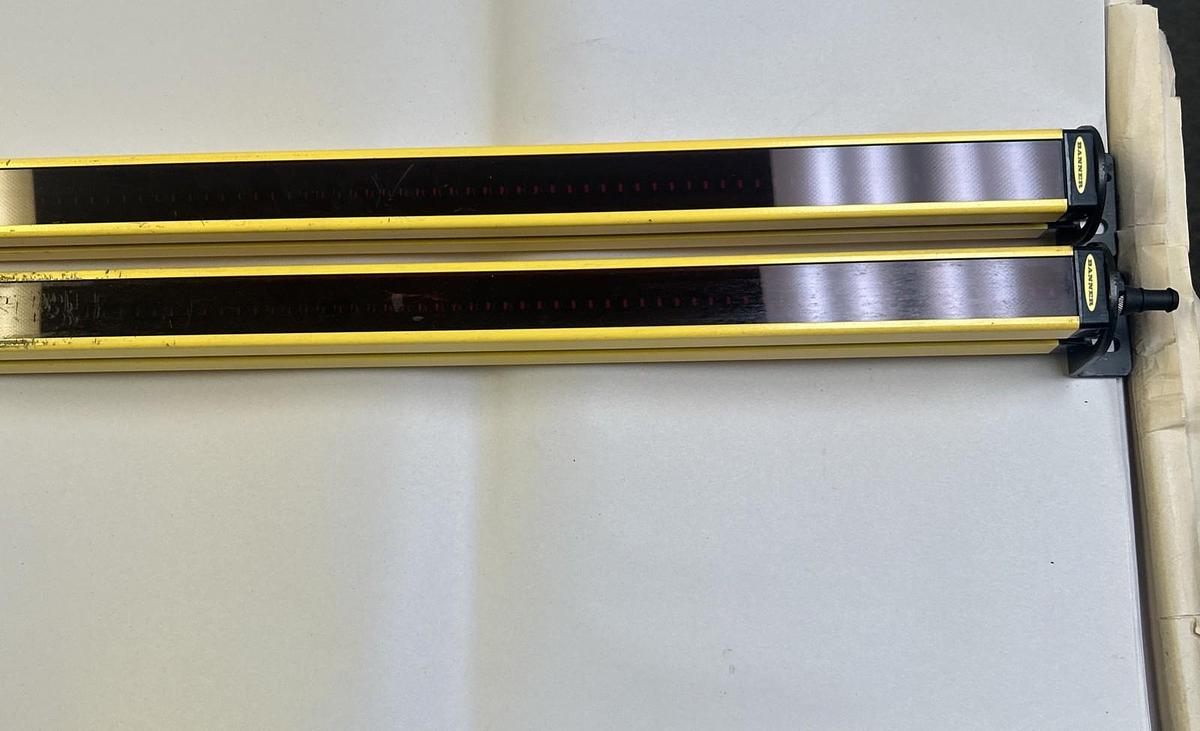 Used BANNER,SLSCR14-750P8/SLSCE14-750P8,LIGHT CURTAIN TRANSMITTER & RECIEVER SET