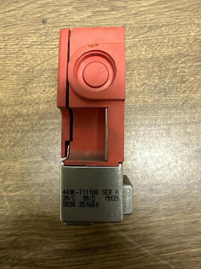 Used Allen Bradley,6-GD2,Guardmaster Safety Switch