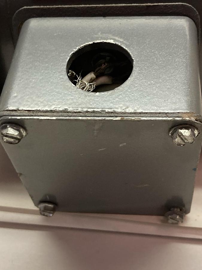 Baldor,VM3534,3-Phase Inudstrial Motor 0.33Hp 208-230/460V Frame 36C