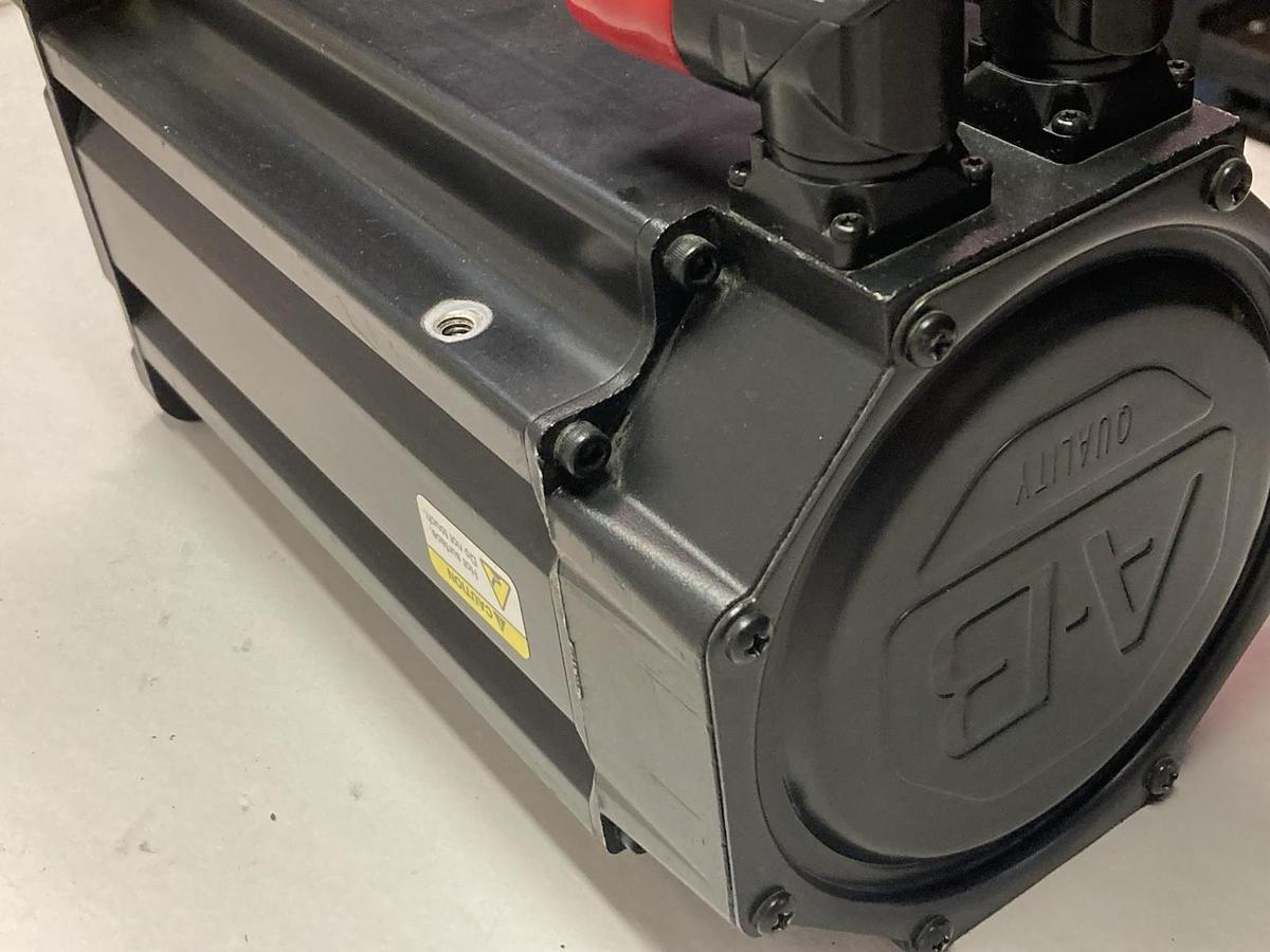 Used Allen-Bradley,MPL-B560F-MJ72AA,3-Phase Servo Motor 460V 3000RPM