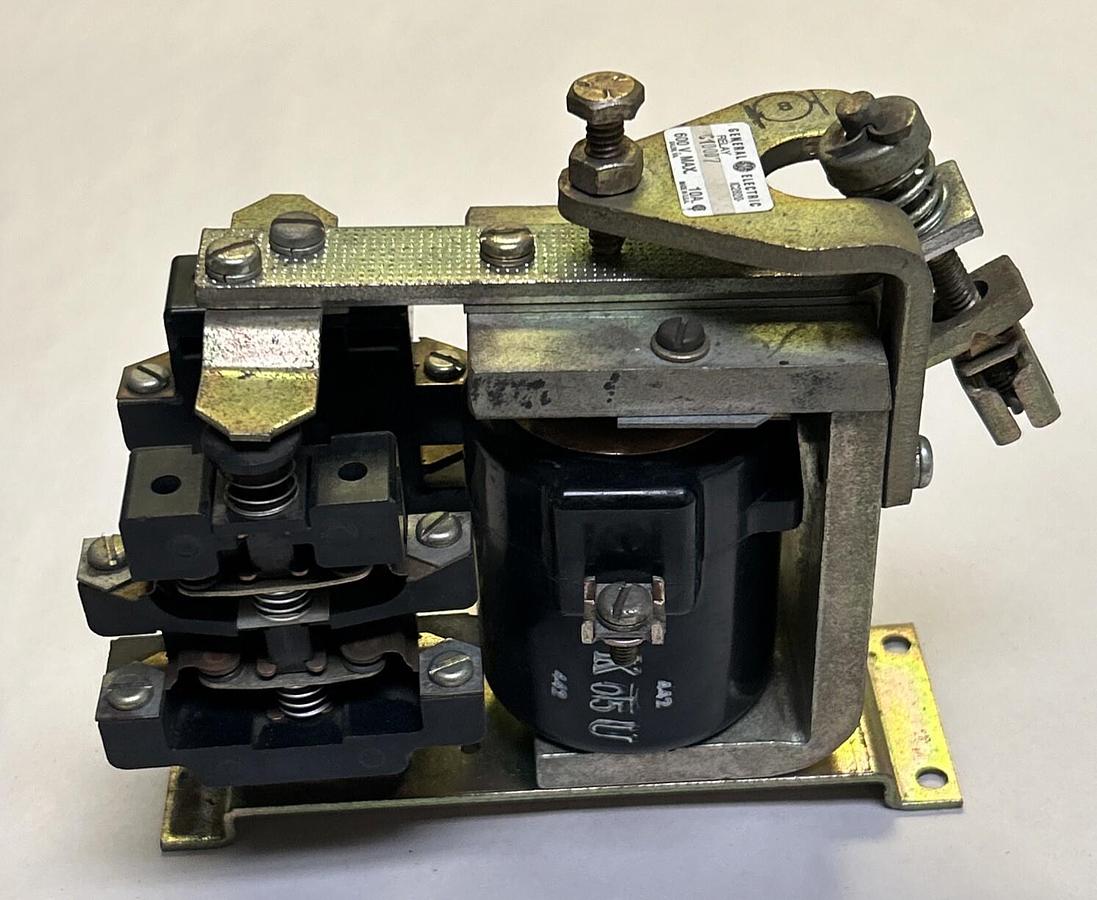 Used GENERAL ELECTRIC,IC2820-C100D7,RELAY 10A 600V