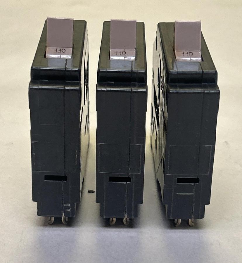 Used EATON,CH130,CIRCUIT BREAKER 30A 120/240V 1P LOT OF 3