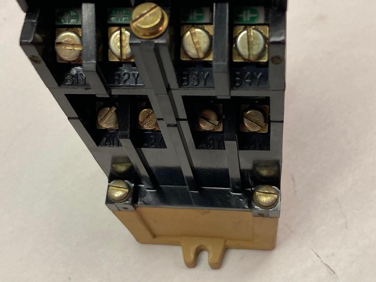 Used Allen-Bradley,700-P400A1,AC Relay Type P Ser B