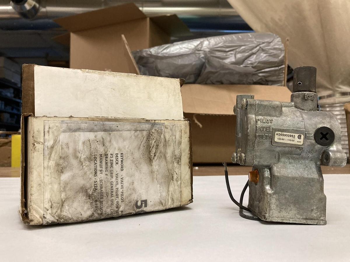 Used Parker,K065900953,Solenoid Valve 3NOX JIC LOC LT 0-200 120/60