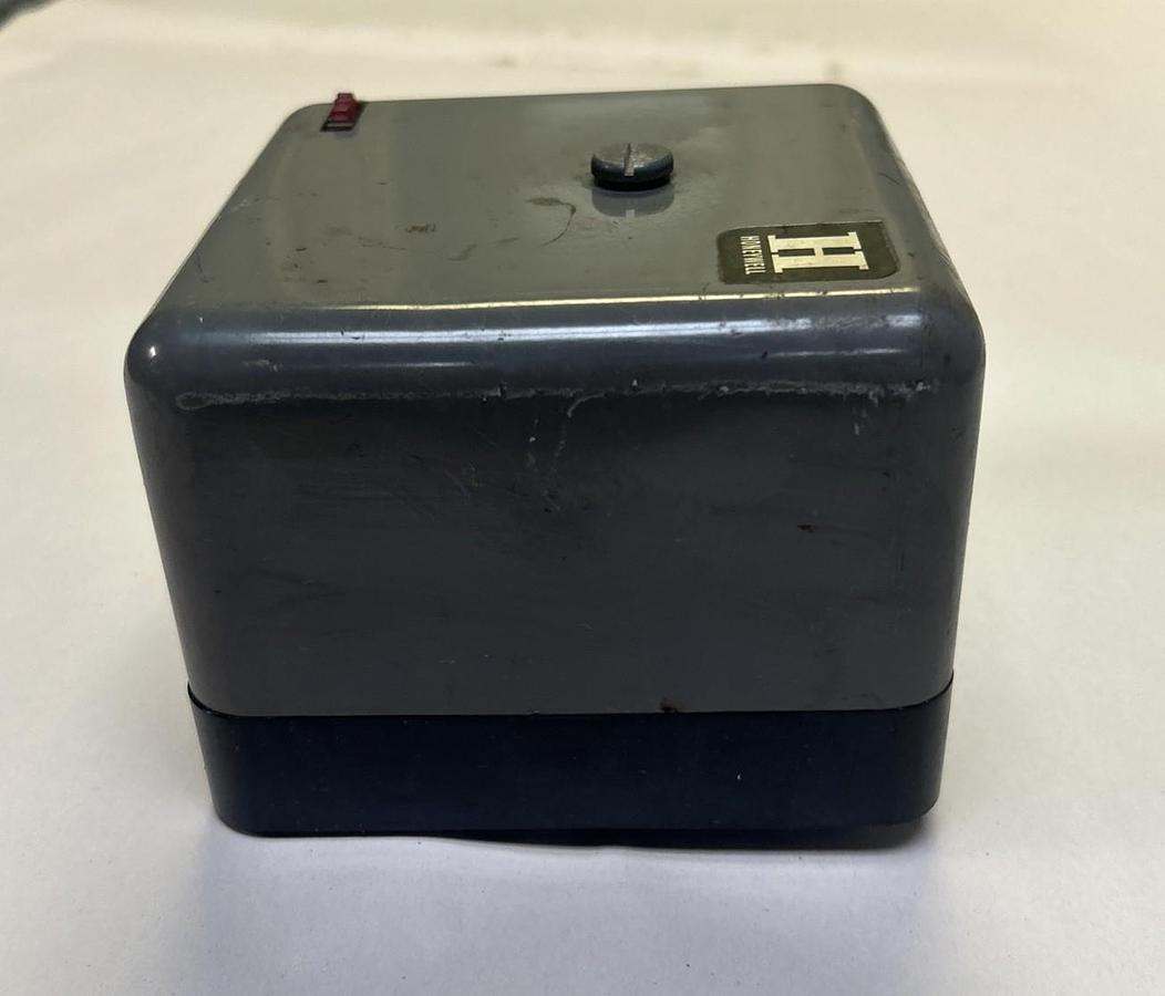 Used HONEYWELL,RA890E1009,SAFETY FLAME CONTROL UNIT