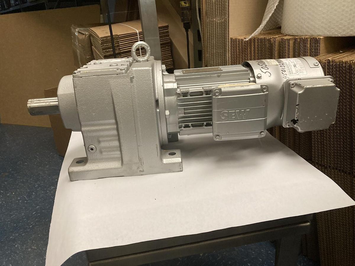 Sew-Eurodrive,R77 DRN80M4/TF/V,Gearmotor Ratio 145.67  1440/9.9 RPM