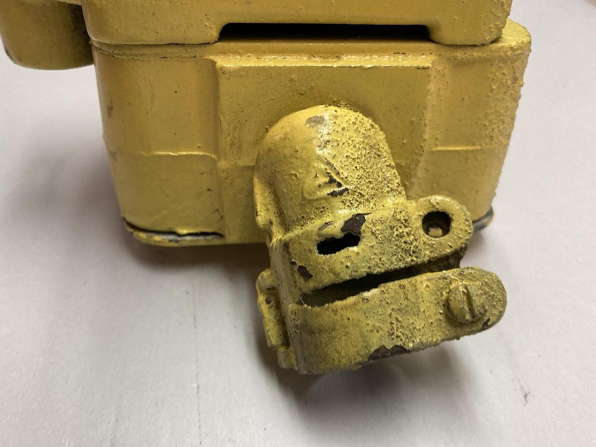 Used Cutler Hammer,10316H57A,Limit Switch Right Hand Roller