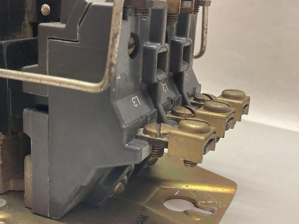 Used Allen-Bradley,71A86,Contactor 120V 60Cy
