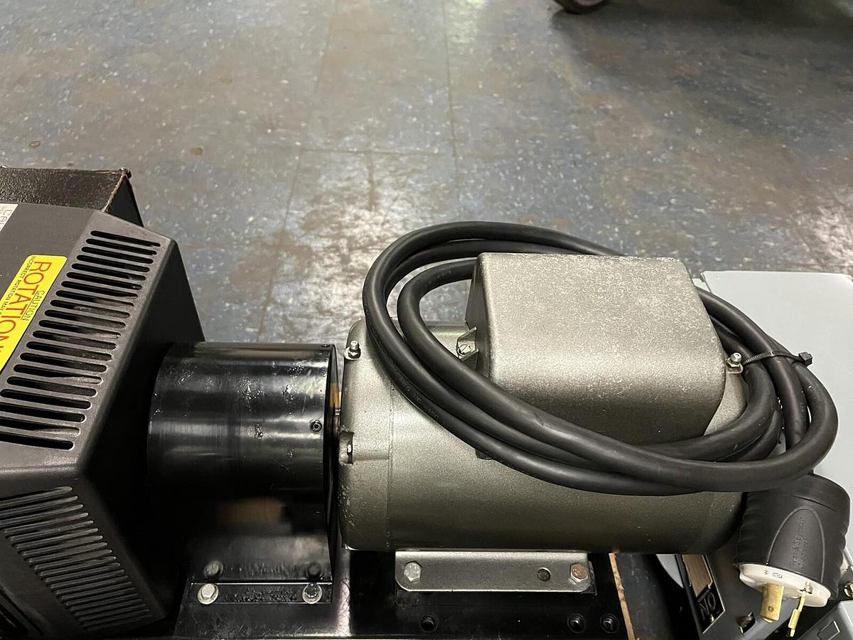 Used GAST,2HP,ROTARY VANE VACUUM PUMP L1322T 1PH 115/230V