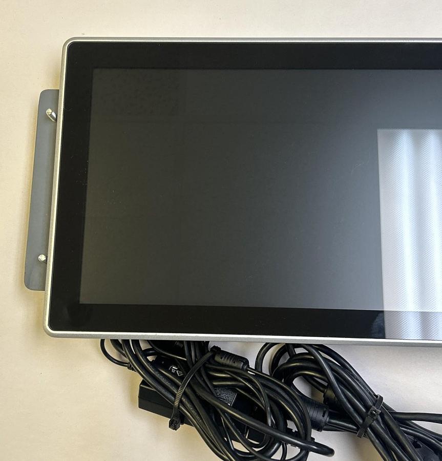 Used AXIOMTEK,P6157WPG-AC-US-EU-V2,OPERATOR INTERFACE PANEL