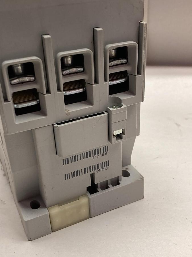 Used Allen-Bradley,100-C72*00,Contactor Ser B 600Vac 90A