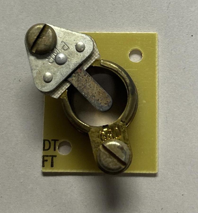 Used GRIMES,31-0909-1,LAMP HOLDER NEW