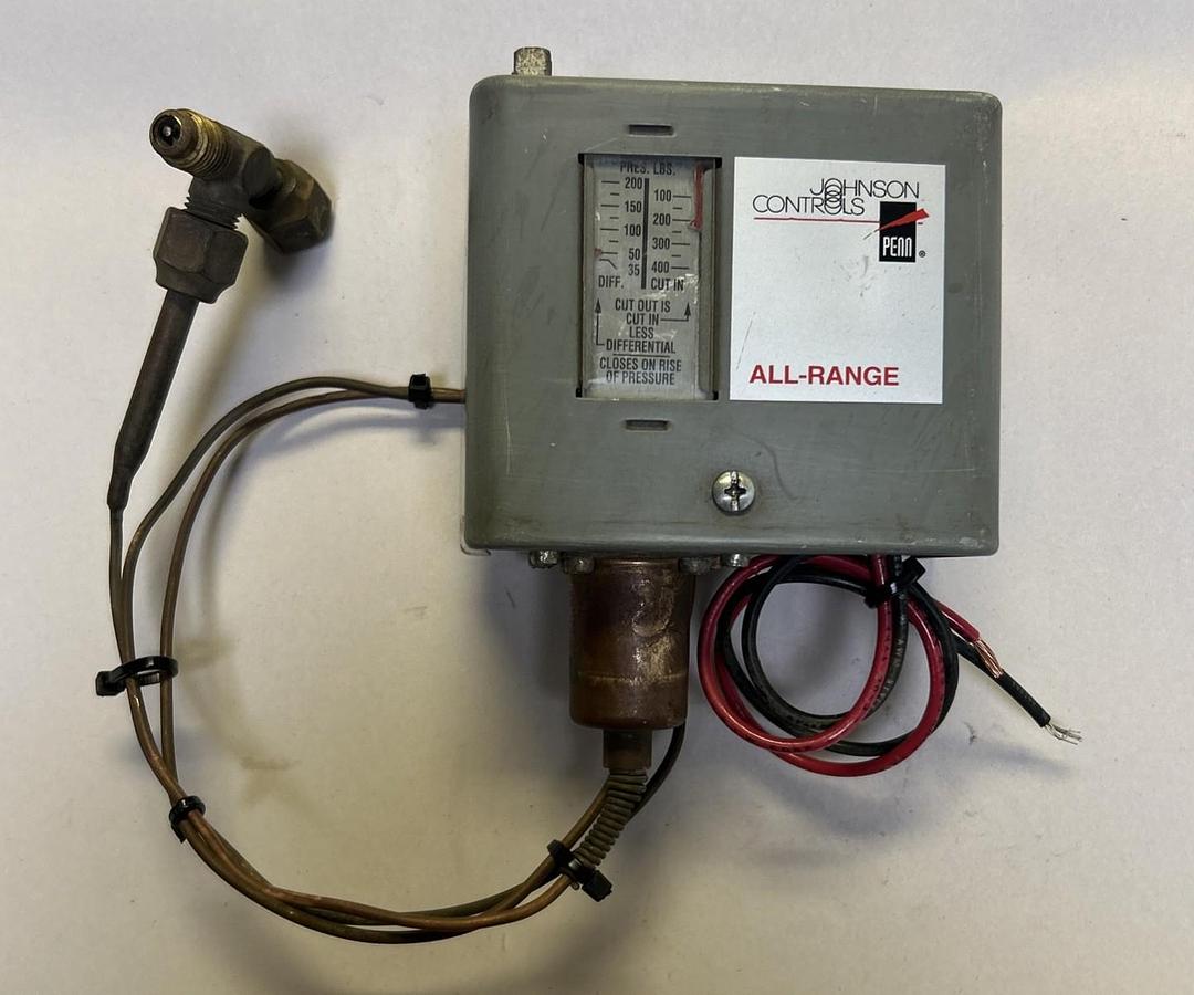 Used JOHNSON CONTROLS,P70AA-118,PRESSURE CONTROL
