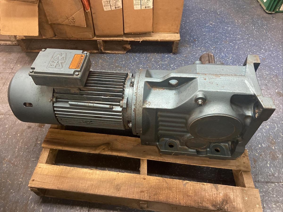Used Sew Eurodrive,K87DV132S4BMS8HR,Gear Reducer Ratio 86.34 7.5HP 230/460V