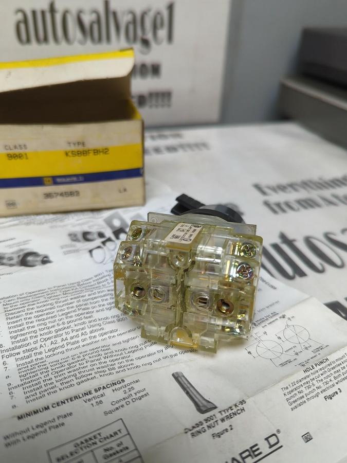 SQUARE D,KS88FBH2,CLASS 9001 SERIES H SELECTOR SWITCH NOS