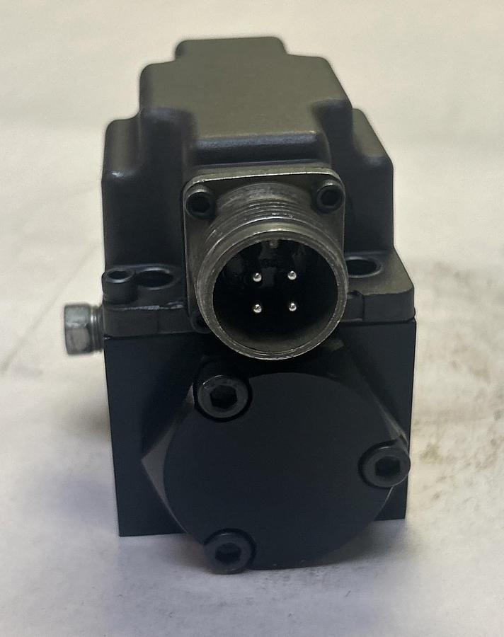 Used VICKERS,SM4-15(1)3.8-80/40-10,855366 SERVO VALVE