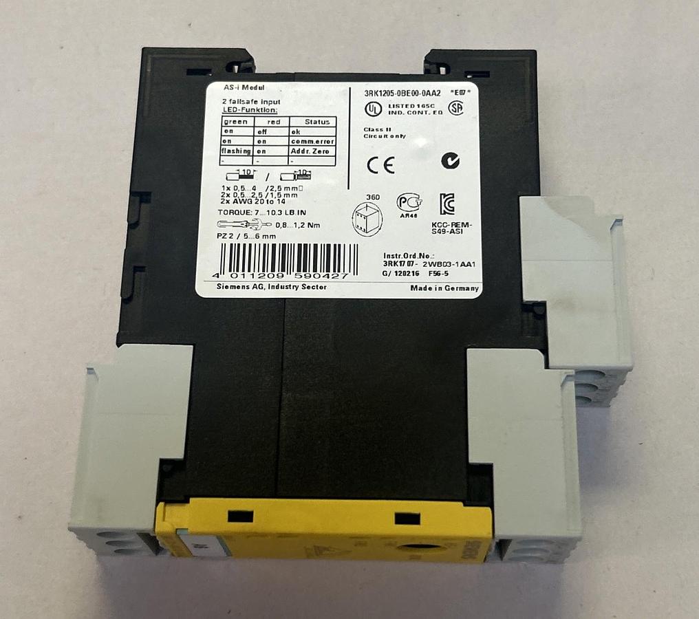 Used SIEMENS,3RK1205-0BE00-0AA2,SAFETY RELAY