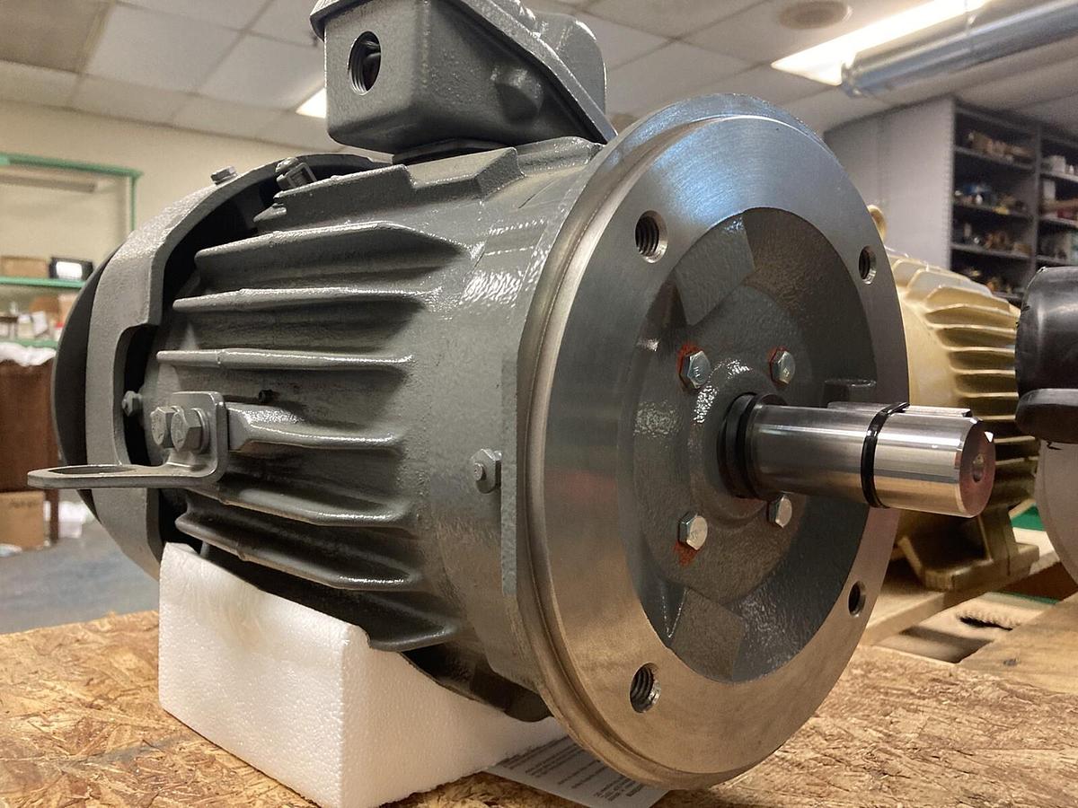 Baldor Reliance,XEX,3HP Super-E Severe Duty Motor 1750 RPM 480 Volts 182TC