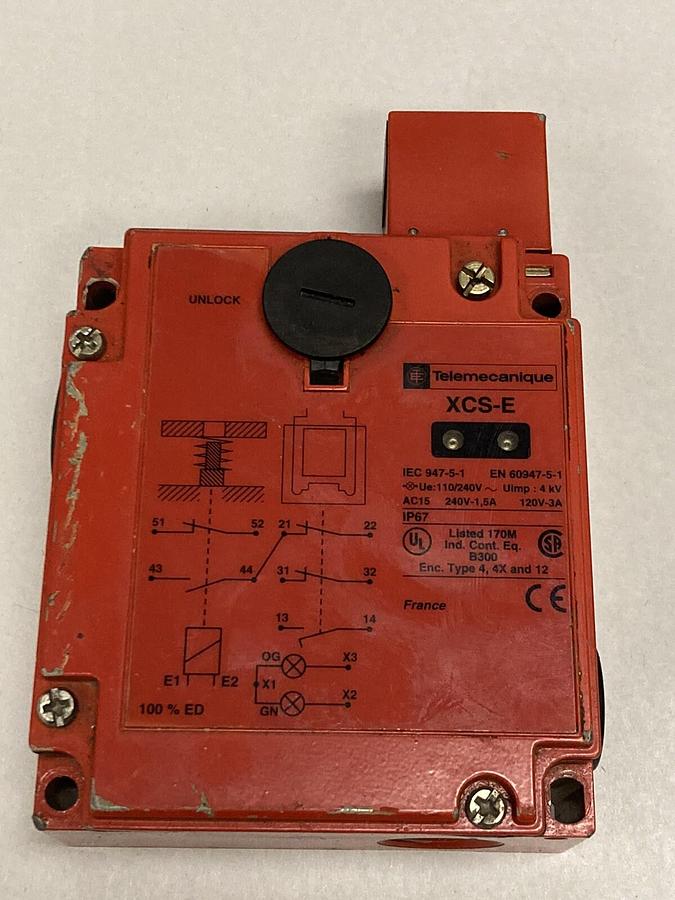 Used Telemecanique,XCS-E7533,Safety Controller Interlock Switch