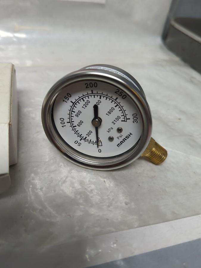 MARSH,J7658,GAUGE 2-1/2 IN FACE 1/4 IN NPT BOTTOM CONNECTION 0-300PSI NOS