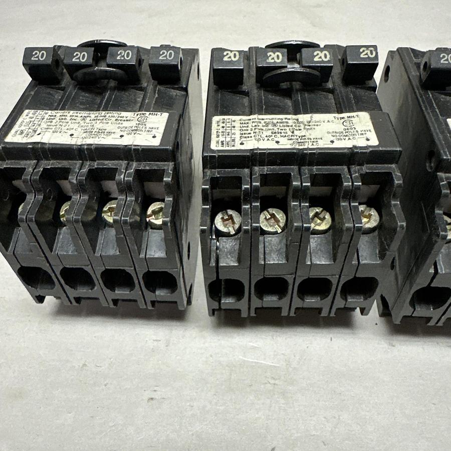 Murray,MP22020,1-2Pole 2-1Pole 20 Amp Circuit Breaker LOT of 4