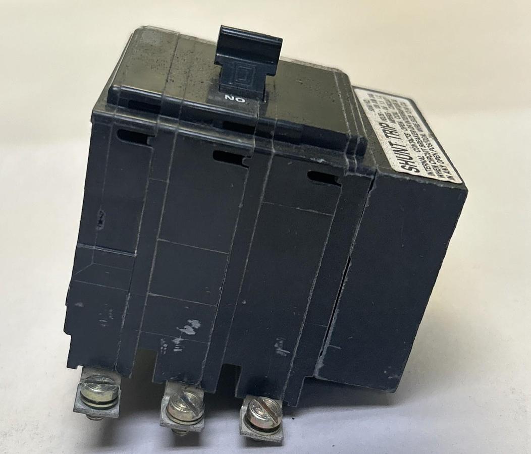 Used SQUARE D,QOB3201021,CIRCUIT BREAKER 20A 240V 3P