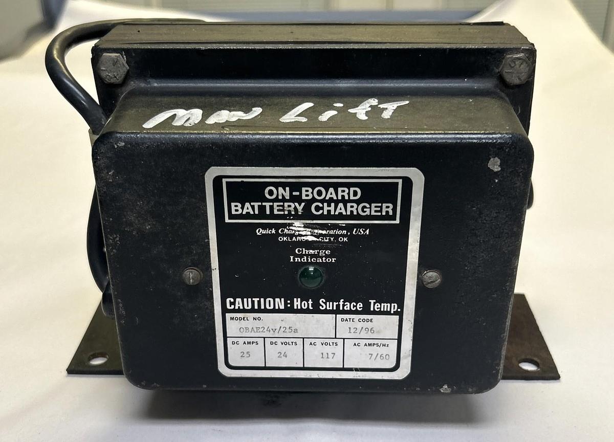 Used QUICK CHARGE,OBAE24V/25A,ON-BOARD BATTERY CHARGER 25DC AMP 24DC VOLT 117VAC