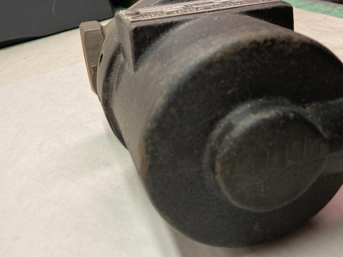 Used Magnatrol,Type E133A64,Solenoid Valve 500PSI 120V 60Hz 65Watts